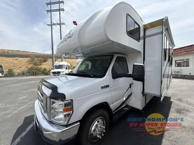 2022 Thor Motor Coach Chateau photo 11