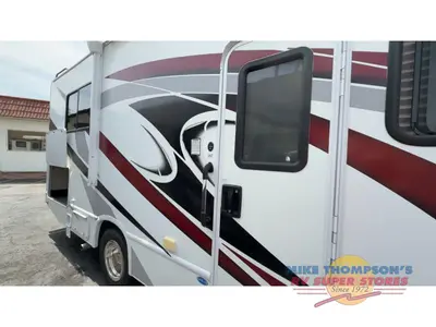 2022 Thor Motor Coach Chateau photo 2