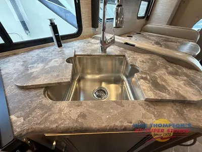 2022 Thor Motor Coach Chateau photo 29