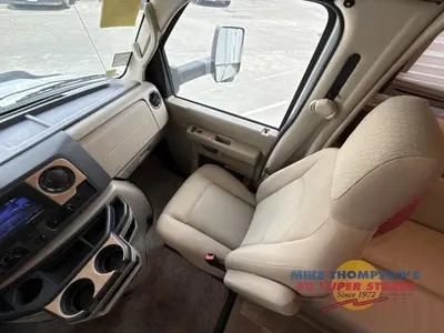 2022 Thor Motor Coach Chateau photo 18