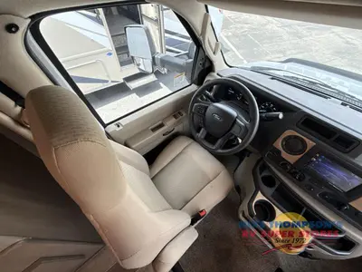 2022 Thor Motor Coach Chateau photo 17
