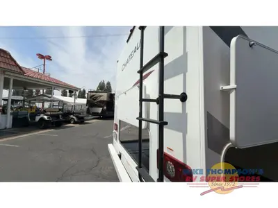 2022 Thor Motor Coach Chateau photo 8