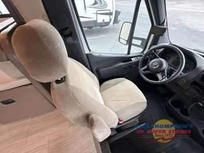 2021 Thor Motor Coach Quantum Sprinter photo 18