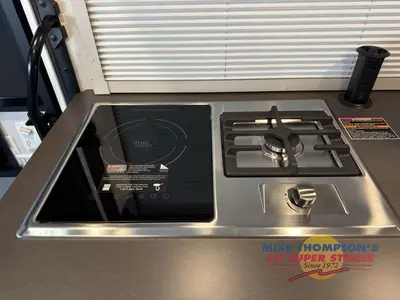 2027 Winnebago Navion photo 28