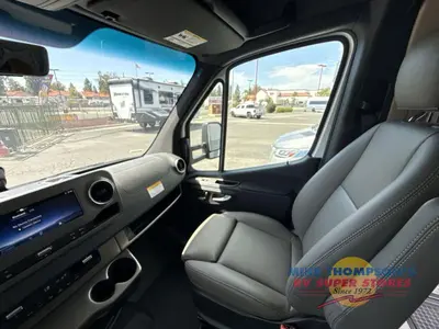2027 Winnebago Navion photo 17