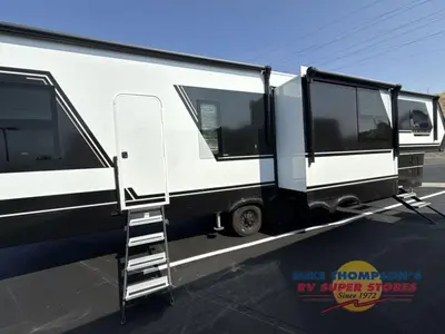 2026 Brinkley Model G photo 9