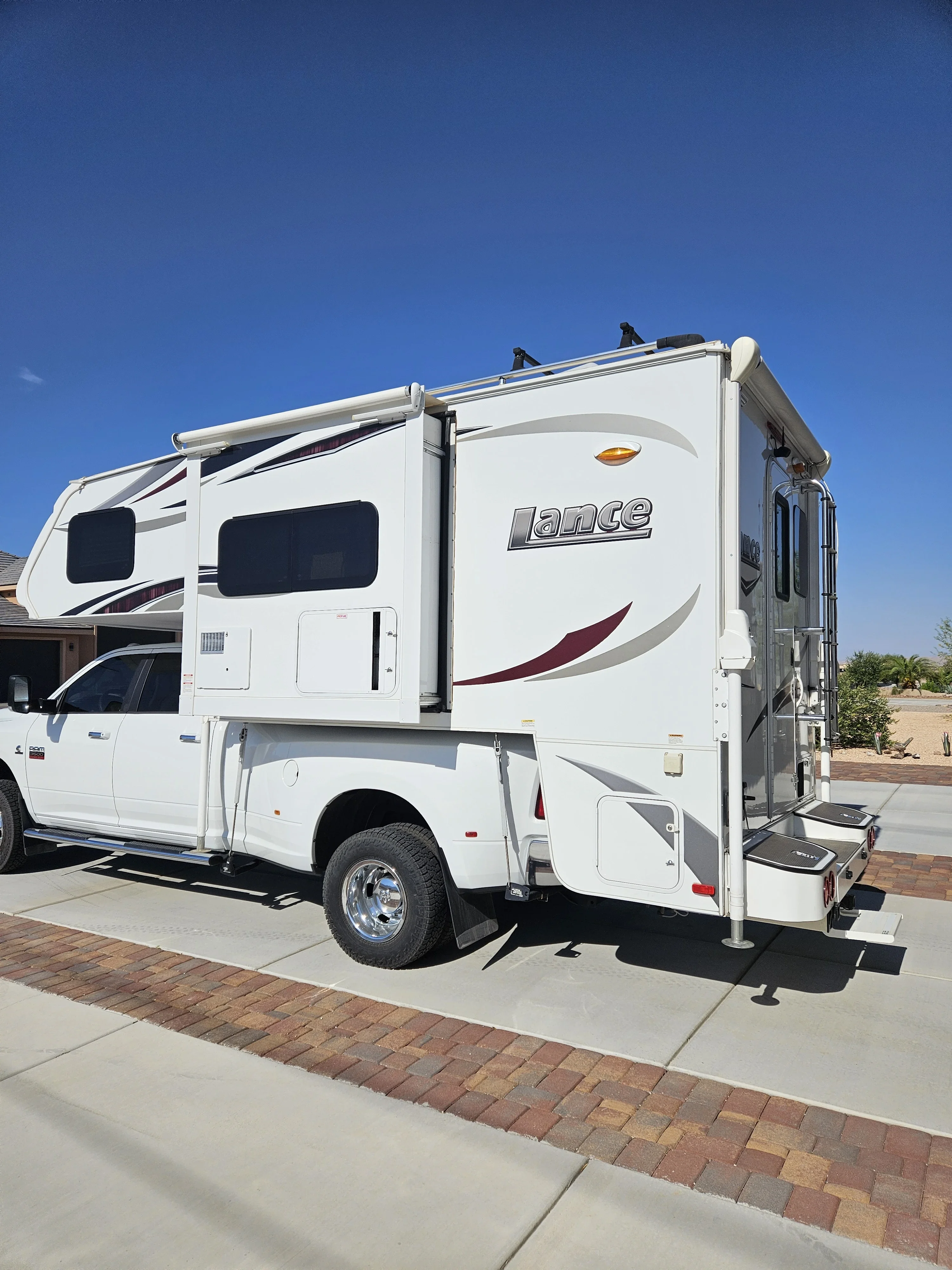 2018 LANCE 1062 TRUCK CAMPER exterior