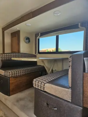 2018 LANCE 1062 TRUCK CAMPER photo 2
