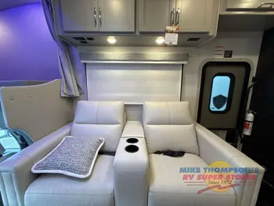 2026 Thor Motor Coach Magnitude GRAND photo 25