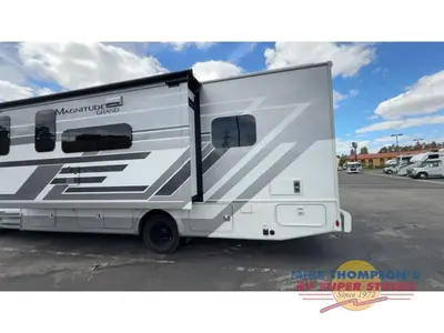 2026 Thor Motor Coach Magnitude GRAND photo 5