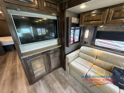 2016 Tiffin Motorhomes Allegro photo 18