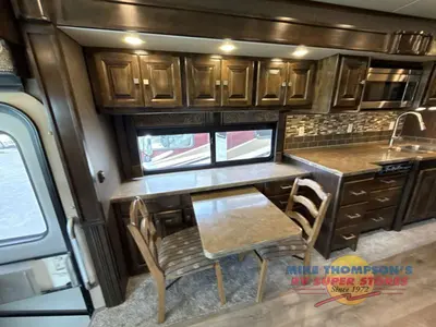 2016 Tiffin Motorhomes Allegro photo 17