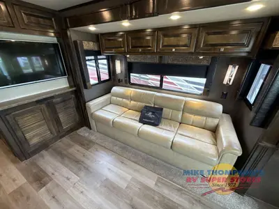 2016 Tiffin Motorhomes Allegro photo 16