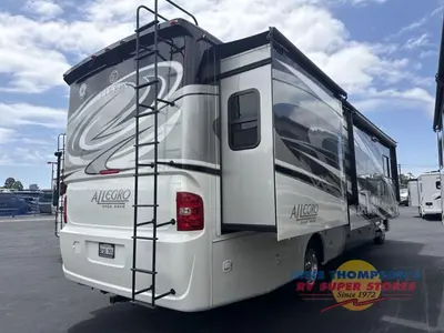 2016 Tiffin Motorhomes Allegro photo 12