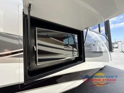 2016 Tiffin Motorhomes Allegro photo 13