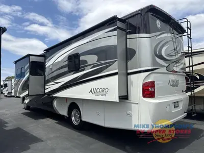 2016 Tiffin Motorhomes Allegro photo 8