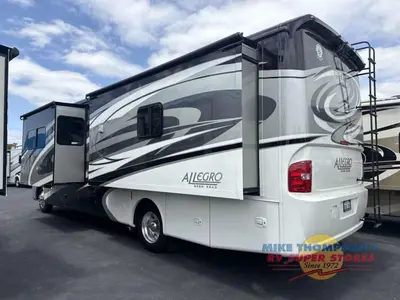 2016 Tiffin Motorhomes Allegro photo 11