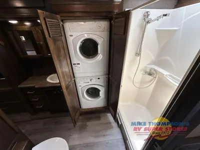 2016 Tiffin Motorhomes Allegro photo 24