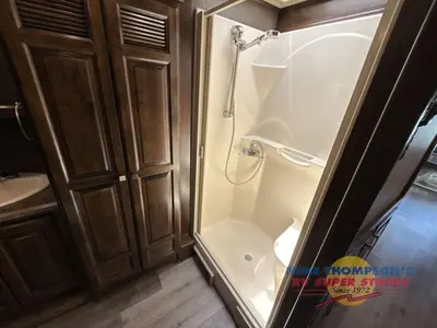 2016 Tiffin Motorhomes Allegro photo 21