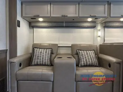 2026 Thor Motor Coach Palazzo GT photo 24