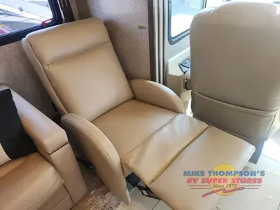 2018 Tiffin Motorhomes Allegro RED photo 26