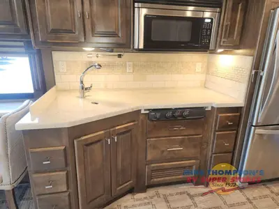 2018 Tiffin Motorhomes Allegro RED photo 31