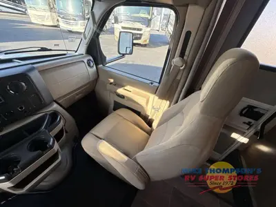 2019 Winnebago Outlook photo 15