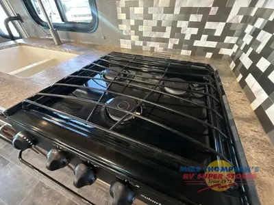 2019 Winnebago Outlook photo 22