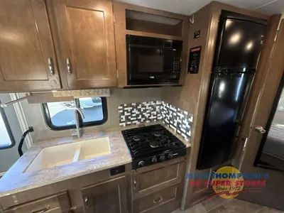 2019 Winnebago Outlook photo 20