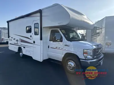 2019 Winnebago Outlook photo 5