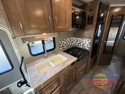 2019 Winnebago Outlook photo 19