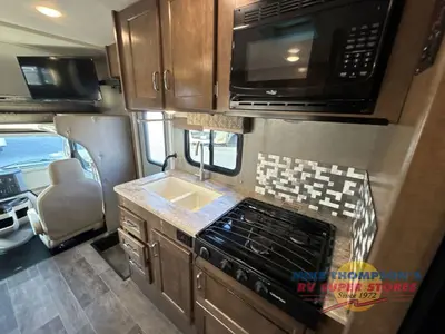 2019 Winnebago Outlook photo 21
