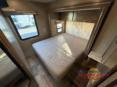2019 Winnebago Outlook photo 27