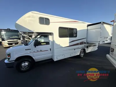 2019 Winnebago Outlook photo 9