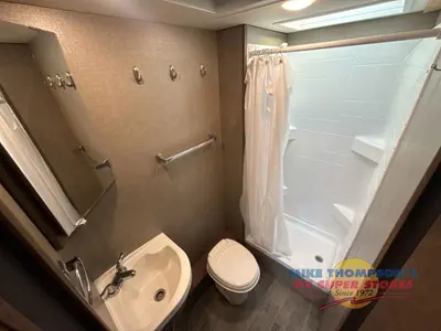 2019 Winnebago Outlook photo 29