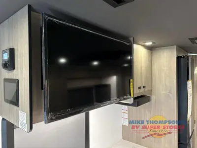 2026 Grand Design Lineage Series M photo 25