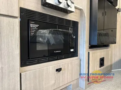 2026 Grand Design Lineage Series M photo 28