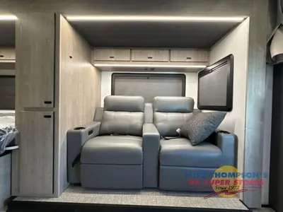 2026 Grand Design Lineage Series M photo 24