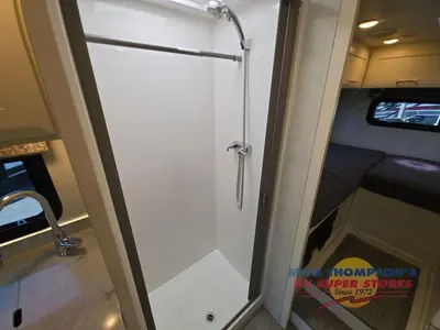 2021 Tiffin Motorhomes Wayfarer photo 38