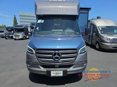 2021 Tiffin Motorhomes Wayfarer photo 3