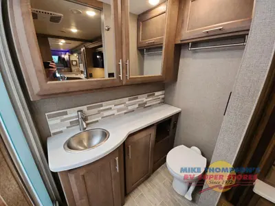 2021 Thor Motor Coach Omni photo 40