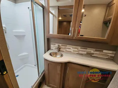 2021 Thor Motor Coach Omni photo 39