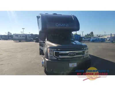 2021 Thor Motor Coach Omni photo 3