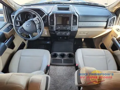 2021 Thor Motor Coach Omni photo 18