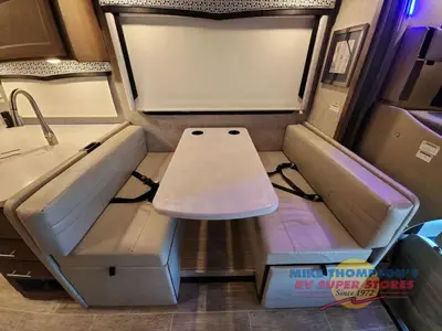 2021 Thor Motor Coach Omni photo 27