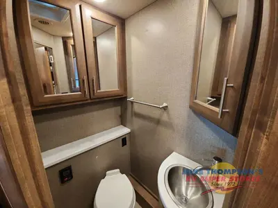 2021 Thor Motor Coach Omni photo 42