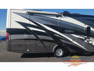 2021 Thor Motor Coach Omni photo 9
