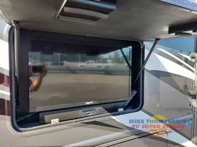 2021 Thor Motor Coach Omni photo 17