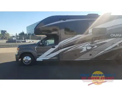 2021 Thor Motor Coach Omni photo 5