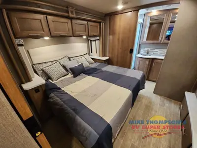 2021 Thor Motor Coach Omni photo 34